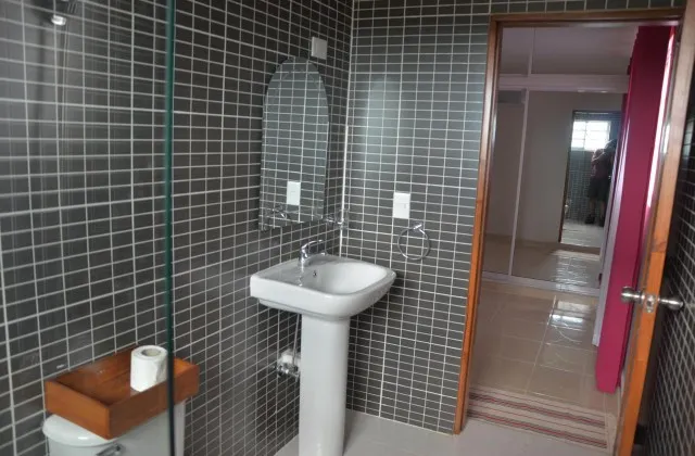 Hotel Quinto Nivel Salcedo Bathroom